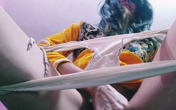 Bolly Karma: Nikdy bych neměla sdílet postel s nevlastním synem nebo kouřit...