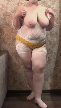 A Big Ass Tries on New Panties. a Mature MILF Shakes Her Fat Buttocks.