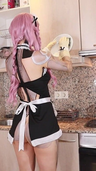 Une femme transformée en robot, Pleasure_cleaning Mach