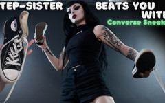 Empress Poison: La sorellastra ti picchia con converse Sneaker