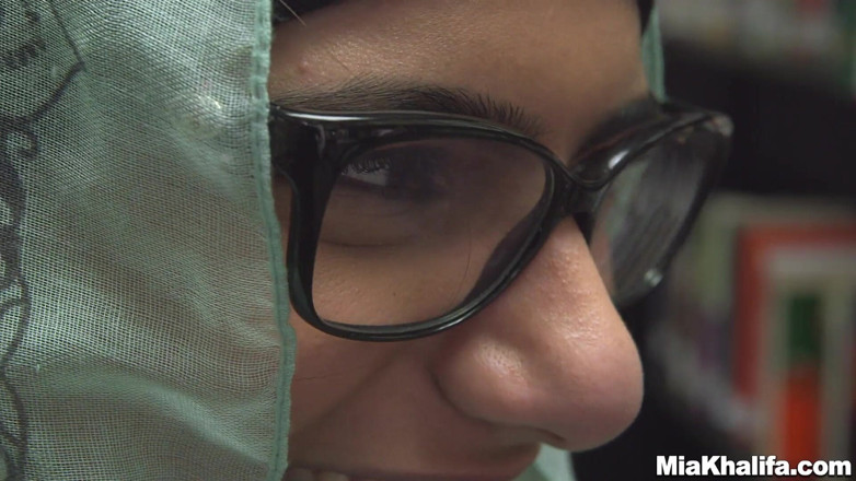 Mia Khalifa: Mia Khalifa - Mia cu țâțe mari are parte de o pulă...