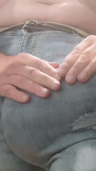 핑거링하는 청바지