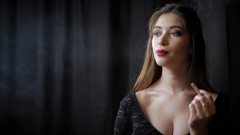Russian Smokers: Gorgeous Babe Irina Posing on Camera While Smoking a Cigarette (hd)