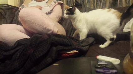 Kitty Havok: Mi masturbo nel mio simpatico onesie rosa
