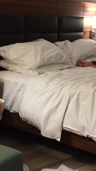 まず彼女とセックスし、その後彼女の友達とセックスしました。彼らの膣に射精しました