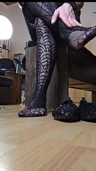Femboy depois da festa de sexo na faculdade e se prepara