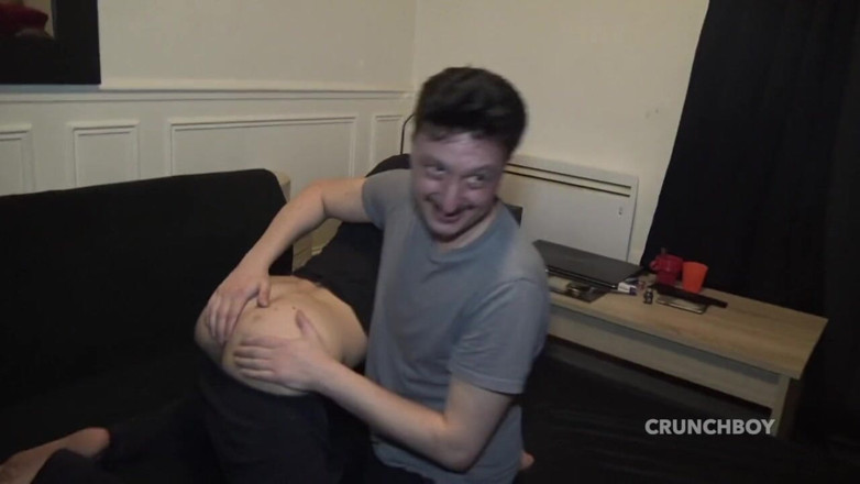 Gaybareback: Romantik wird ohne gummi von XXL schwanz für spaß-porno-casting gefickt