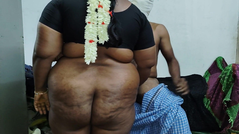 Santhi89: Indian Tamil Hot Beautiful House Wife