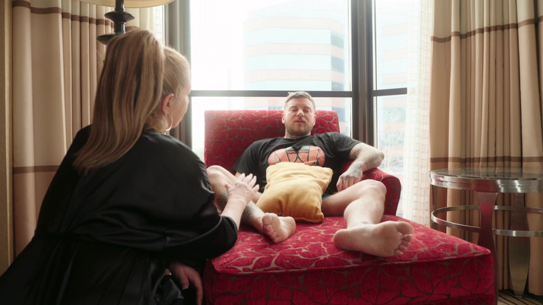 RealMaxxxSteele: Mama vitregă mă ajută după despărțire