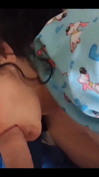 Madrastra MILF Es Despertada Por La Mañana Por La Polla De Su Hijastro Que Quiere Que La Chupe