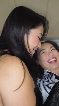Kimmy Kimm, tofu et Jasmine Teaa, cosplayeuses asiatiques sexy, partagent l’énorme bite d’un étalon