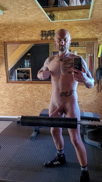Sexydick: På gymmet naken