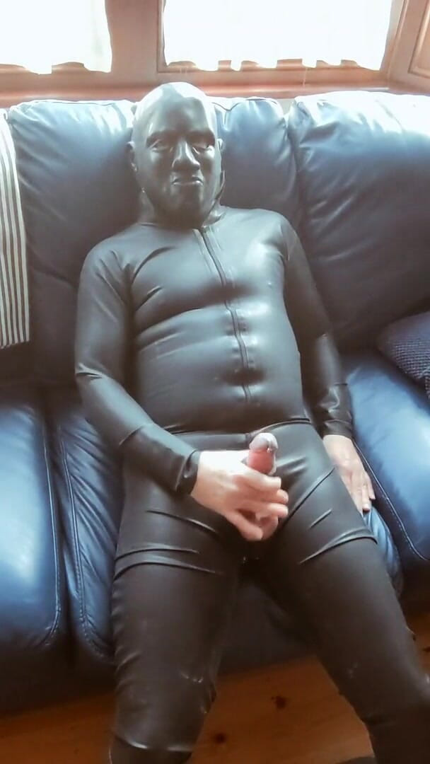 Bellhead: Slow motion rubber fun