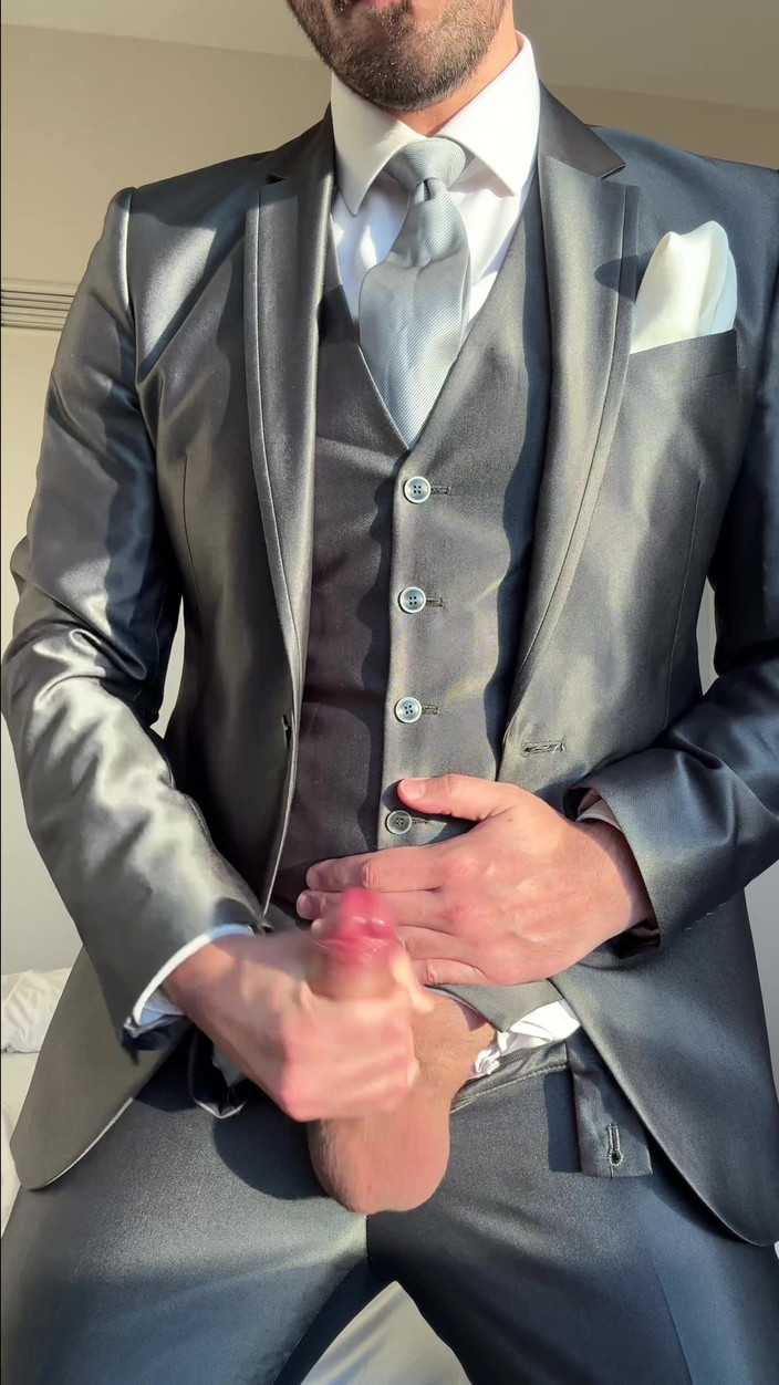 Master Shiny Shoes: Damat otel odasında mastürbasyon yapıyor