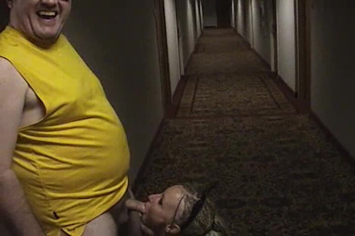 POV JOE: 4 pies 11 amateur Tasia - mamada en primer plano y facial...
