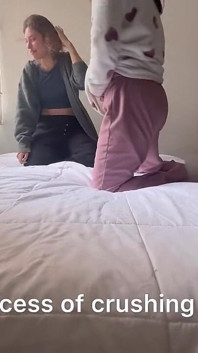 2人のレズビアンとフェチの楽しみをまとめた