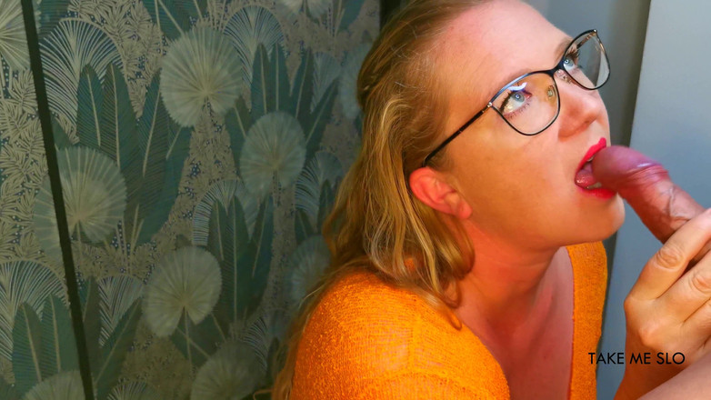 TakeMeSlo: Я не ожидаю, что много спермы - минет и камшот на лицо в видео от первого лица