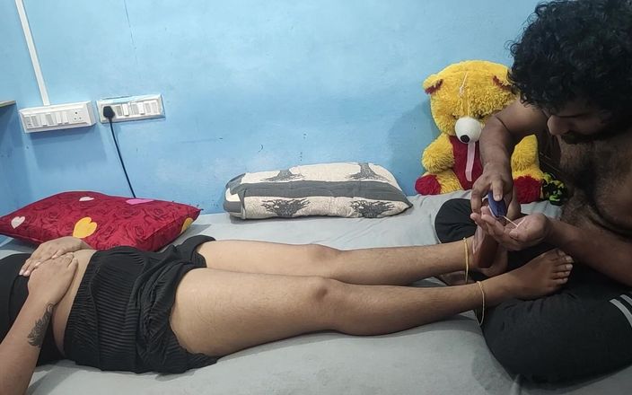 Vaigavarun Feet romance: Pijat kaki dan kaki