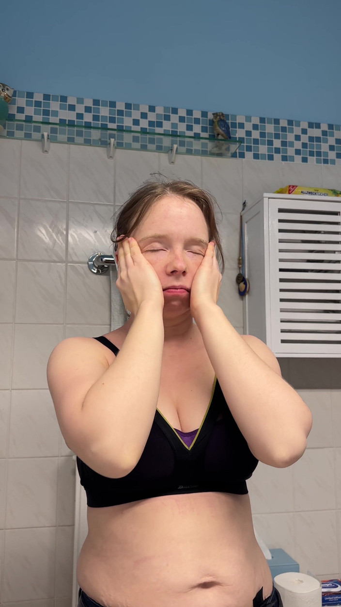 SweetLucy96: bare stan vaali mahila