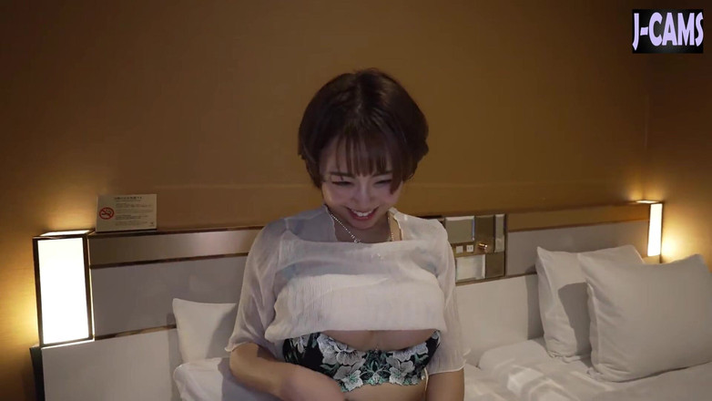 J-Cams: În Crimson Light, Mitsuki Maya se mișcă ca o flacără...