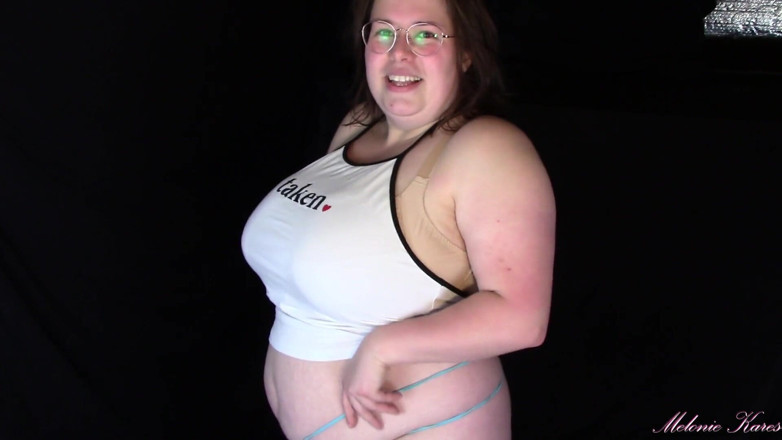 Melonie Kares: Höschen-anprobe 1