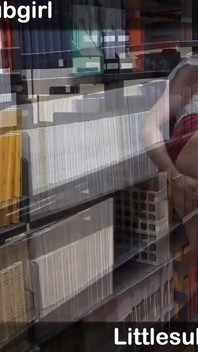 Awek Asia seksi mengongkek pepeknya di perpustakaan awam!