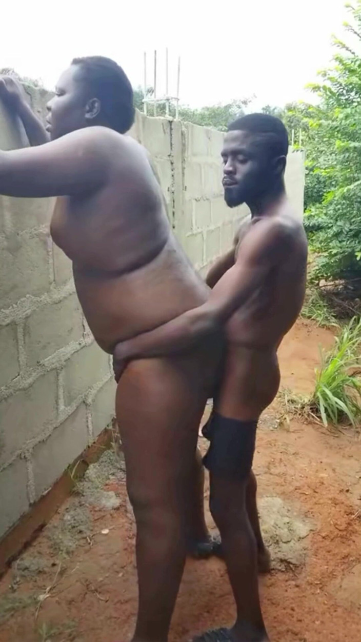 Sexylary: Đụ một cái mông mập mạp ngoài trời.