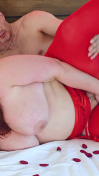 Si rambut merah berpantat besar Miranda Macleod dikongkek kasar oleh lelaki hunk