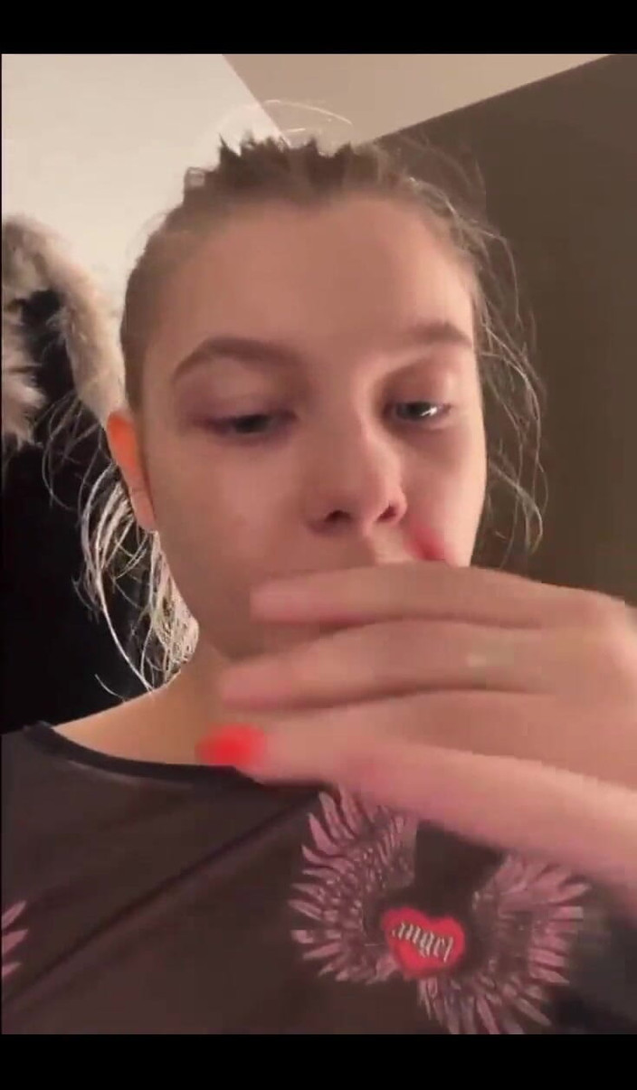 JuiceLussie: Мінет в роздягальні