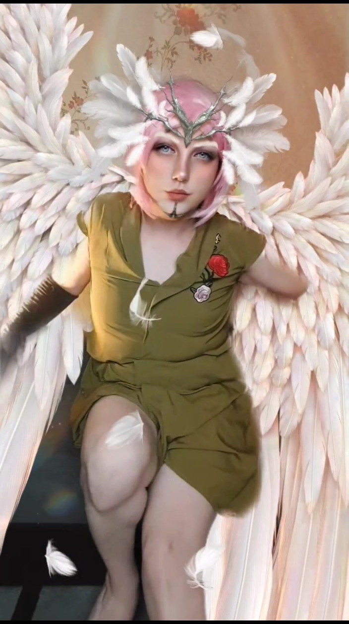 Kitty_Cross: Bombasse céleste : ambiance femboy lisse, sexy et angélique