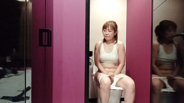 Mayumi Kanzaki: The Daily Life of a Married Woman