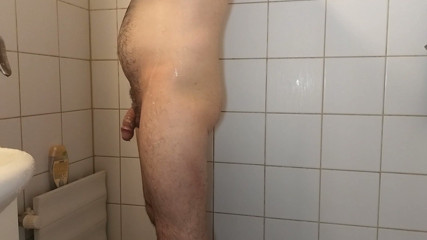 Uhri: Gay poilu sous la douche