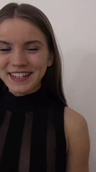 157 - 01 schätzchen fickt für creampie