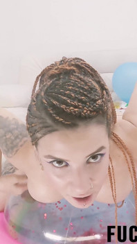 Pov+pipì gioco nudo gonfiabile da 12 bagnato