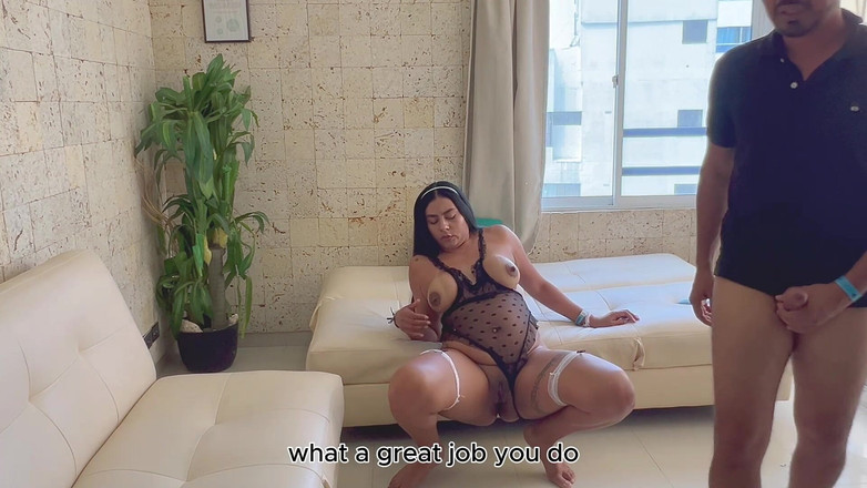 TommyMiller: 직원과의 출장이 통제 불능 상태가 되어 그녀의 가슴에 사정했다