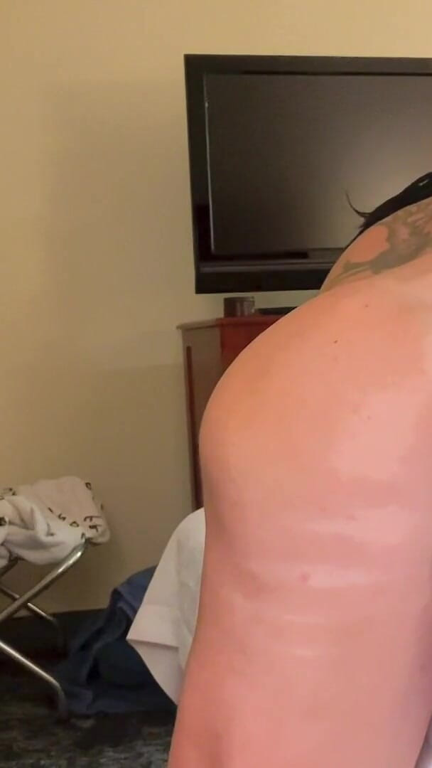 Kandylegsxxx: 熟女在母版时流出精液并潮吹
