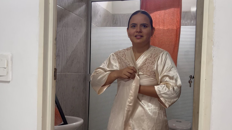 MaRaSexx: Adik tiri menangkap saya menontonnya di bilik mandi dan dia...