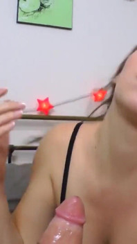 Kimber Lee memberikan blowjob air mani yang pinggir dan menelan!!