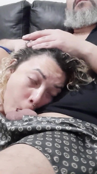 Figliastra, meglio non sdraiarmi sulle mie grembo, finirò per venire in bocca!