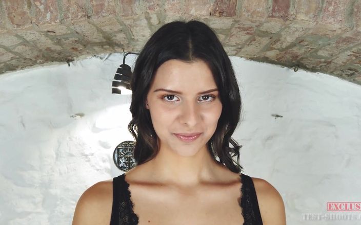 Test-Shoots: Video esclusivo con la bella faccia carina vergine teen viola...