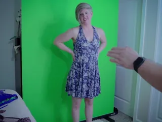 Ama de casa infiel se folla al fotógrafo durante la sesión de fotos en traje de baño - ama de casa ginger