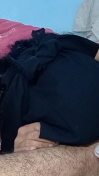 Fată Arabă Purtătoare De Voal Hijab a Făcut O Muie Minunată Cu Bigcock, Apoi Călărește Pula Invers În Timp Ce Țipă Tare