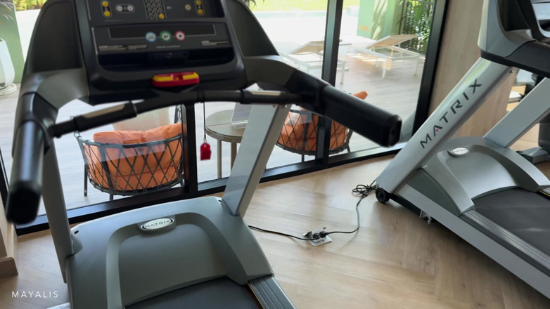 Lily Cute: Prima sesiune a drăguței antrenor de fitness o ia razna!