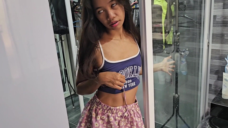 creamberryfairy: Aku lagi asik muasin kakiku pakai sia-sia!