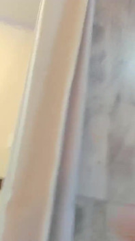 Yarasa odasında seksi blnde seksi şov