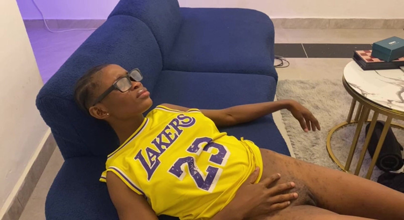 Seggzdotcum: Benden daha çok sikişmeyi seviyor