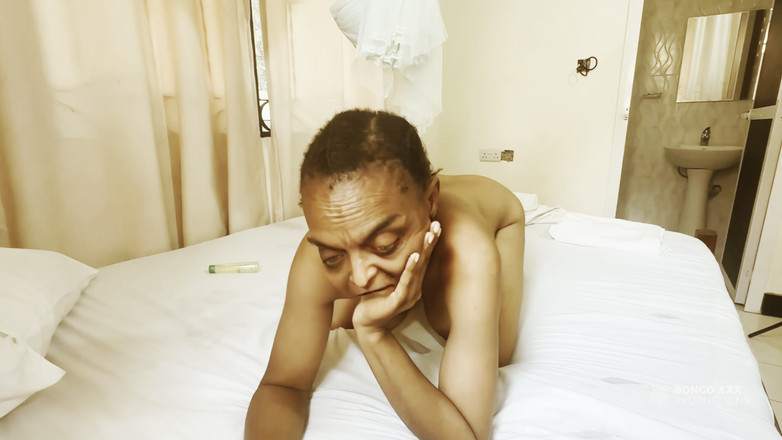 BongoXXX: Amico, ho scopato la tua matrigna nel culo