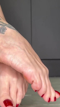 I miei bei piedi ed i miei footjob