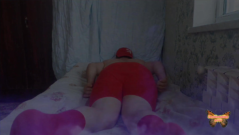 Kitty_Cross: Cur sexy Femboy Model Crossdresser filmat acasă cu striptease cu...