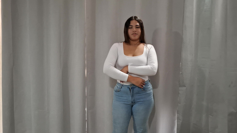 SugarPose: Chloe se svléká a pózuje pro kameru